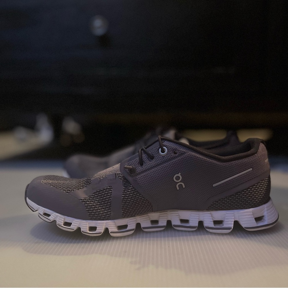 On clouds Women’s Gray Athletic Shoes - Picture 2 of 3